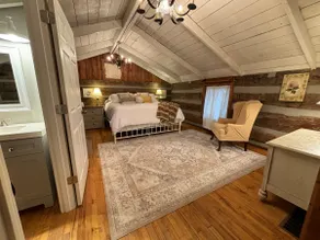 Hilltop Cabin Rustic log cabin near Notre Dame! - Image 3