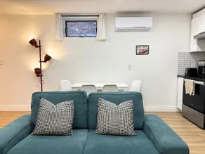 Modern Greektown Getaway | 2-BR + Parking - Image 2