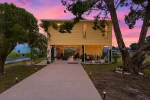3BR Waterfront • Hot Tub + Dock • Kayaks • Bikes - Image 2