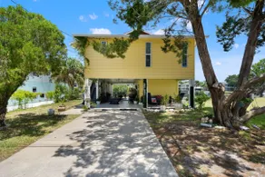 3BR Waterfront • Hot Tub + Dock • Kayaks • Bikes - Image 4