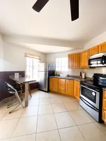 Spacious apartment near the beach - Image 5