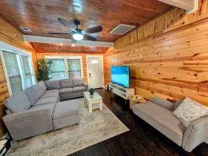 Modern Cabin Style Home 1 Blk To Downtown McKinney - Image 5