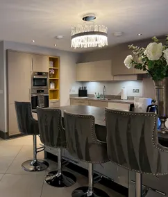 Luxury Durham Home, Sleeps up to 12, Free Parking - Image 2