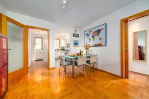 Cityscape Comfort Apartment With Garage - Happy Rentals - Image 4