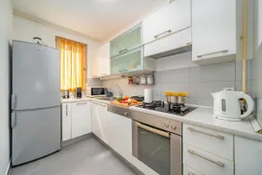 Cityscape Comfort Apartment With Garage - Happy Rentals - Image 5