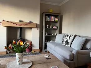 Cosy Seaside Cottage - Image 2