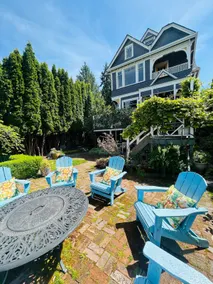 Blue Heron Manor: Historic charm centrally located - Image 2