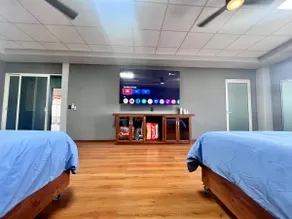 Apartment | Garage | 85” TV | Flexible Policy - Image 3