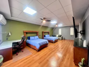 Apartment | Garage | 85” TV | Flexible Policy - Image 2