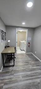 Chic and Spacious 3 BR - Modern Amenities - Image 4