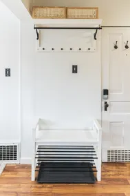 Charming Upstairs Studio Apartment - Image 5