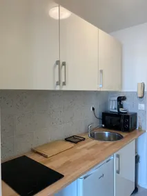 Completely refurbished studio - Image 3