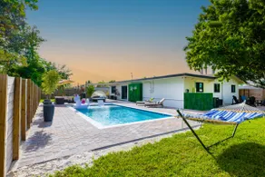 Casa Luna | Heated •Pool Outdoor Oasis • Sleeps 12 - Image 4
