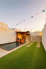 Spacious House with Pool and Barbecue Area - Image 2