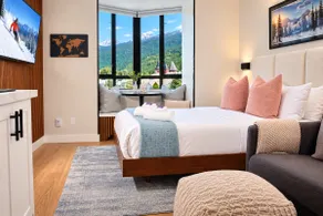 Luxury Penthouse Studio Whistler {Pool/Hottub/Gym} - Image 2