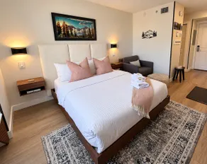 Luxury Penthouse Studio Whistler {Pool/Hottub/Gym} - Image 4