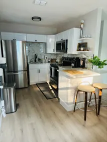 Modern/Minimal Home 3BR | 5 Minutes From Epic Park - Image 3