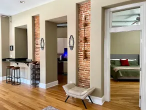 Beautiful 2-Bedroom Loft in Historic Cambridge - Image 3