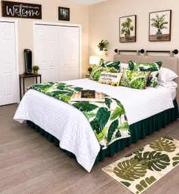 Jungle Studio 1BR/1BA, Fenced Patio, Full Kitchen - Image 2