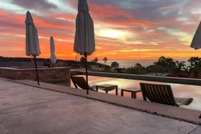 8BR Beach Estate, Pool, Hot Tub, 4 Villas - Image 2