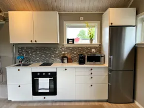 Modern cottage in a quiet countryside setting - Image 4