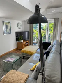 Self contained 2 person dog friendly apartment Free parking - Image 2