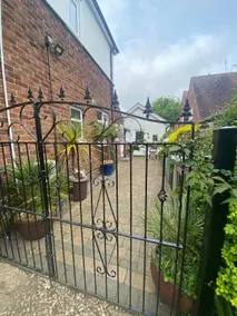 Self contained 2 person dog friendly apartment Free parking - Image 5