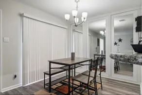 Cozy cosmopolitan townhome - Image 4