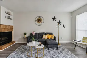 Cozy cosmopolitan townhome - Image 2