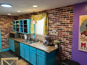 Friends themed apartment, sleeps 4! - Image 5