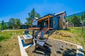 Luxe Walls of Glass! Firepit & Minutes to Park - Image 4