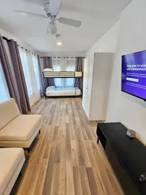 Foodie Lovers Walkable Mills50 - Sleeps 10 - Near Downtown & Airport - Image 4