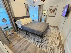 Foodie Lovers Walkable Mills50 - Sleeps 10 - Near Downtown & Airport - Image 2