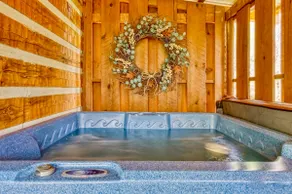 Cozy Hot Tub*Whirlpool Tub*Fire Table - Image 2