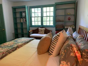 Charming cottage, FP, 1 blk water, historic area - Image 5