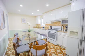 3bedroom APT with balcony & free street parking - Image 5