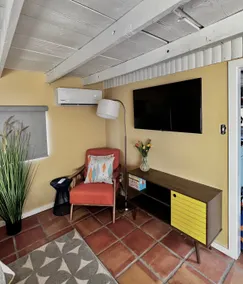 Mid-century marvelous 1 bed, pets welcome - Image 5