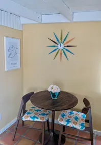 Mid-century marvelous 1 bed, pets welcome - Image 2
