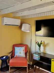 Mid-century marvelous 1 bed, pets welcome - Image 3
