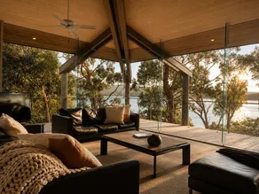 Glasshouse Lake Eildon Architectural Retreat - Image 2