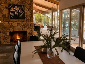 Glasshouse Lake Eildon Architectural Retreat - Image 3