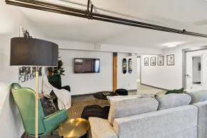 West End Escape - Spacious 2 Bdrm Suite w/ Laundry - Image 2