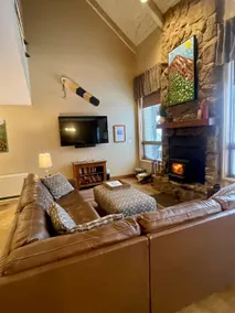 Spacious Luxe Mountain Retreat at 8900 feet - Image 2