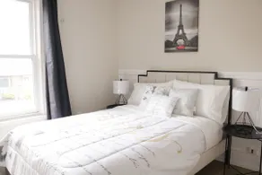 Cozy 2 BDR Suite w. Parking - Close to Downtown - Image 2