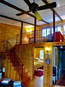 Bright airy cottage w/ lake view - Image 3