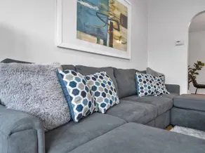3BR Home Near NYC & MetLife| Private|Spacious Home - Image 4