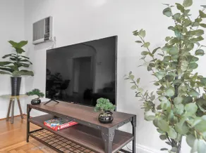 3BR Home Near NYC & MetLife| Private|Spacious Home - Image 5