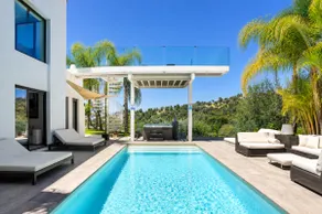 Casa Viva - Modern Pool Villa | Cinema | Up to 22p - Image 2
