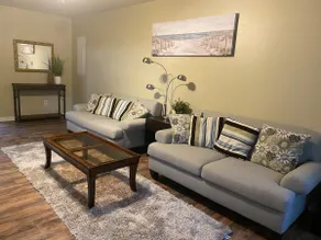 Elegant, inviting house. - Image 2