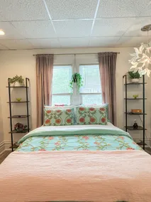 Clean & Convenient Stay| Minutes to Downtown - Image 4